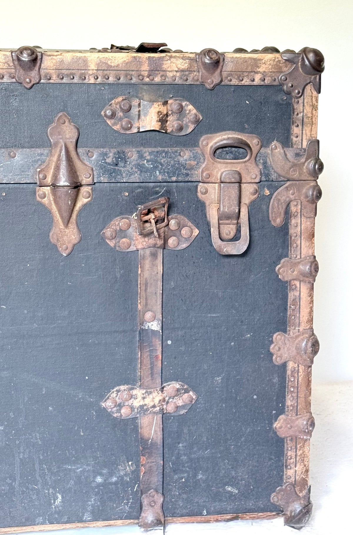 Flat-Top Steamer Antique Trunk