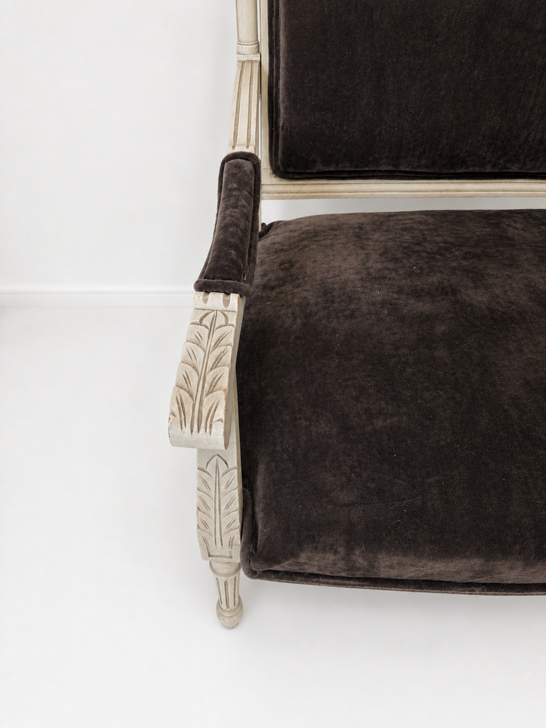 Louis XVI Settee in Grey Velvet