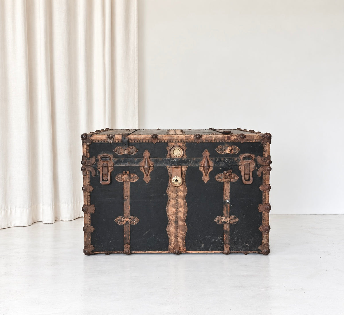 Flat-Top Steamer Antique Trunk