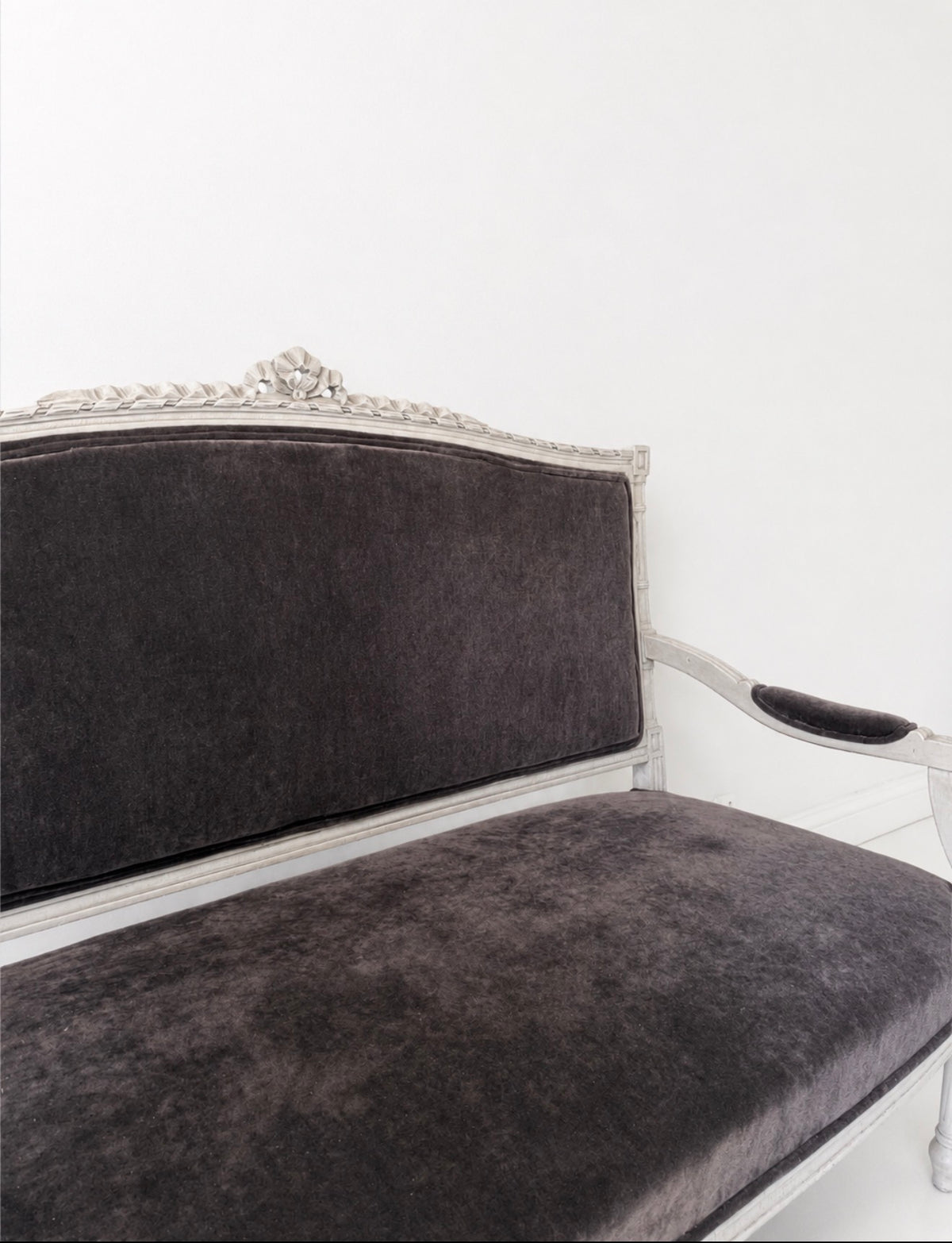 Louis XVI Settee in Grey Velvet