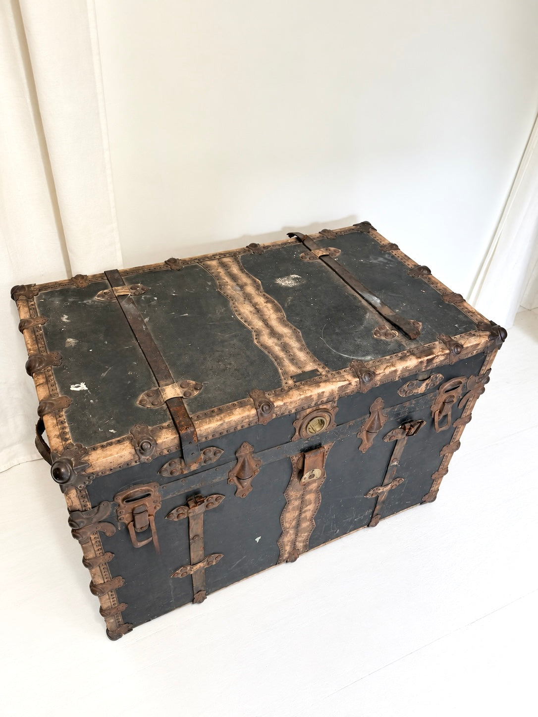 Flat-Top Steamer Antique Trunk
